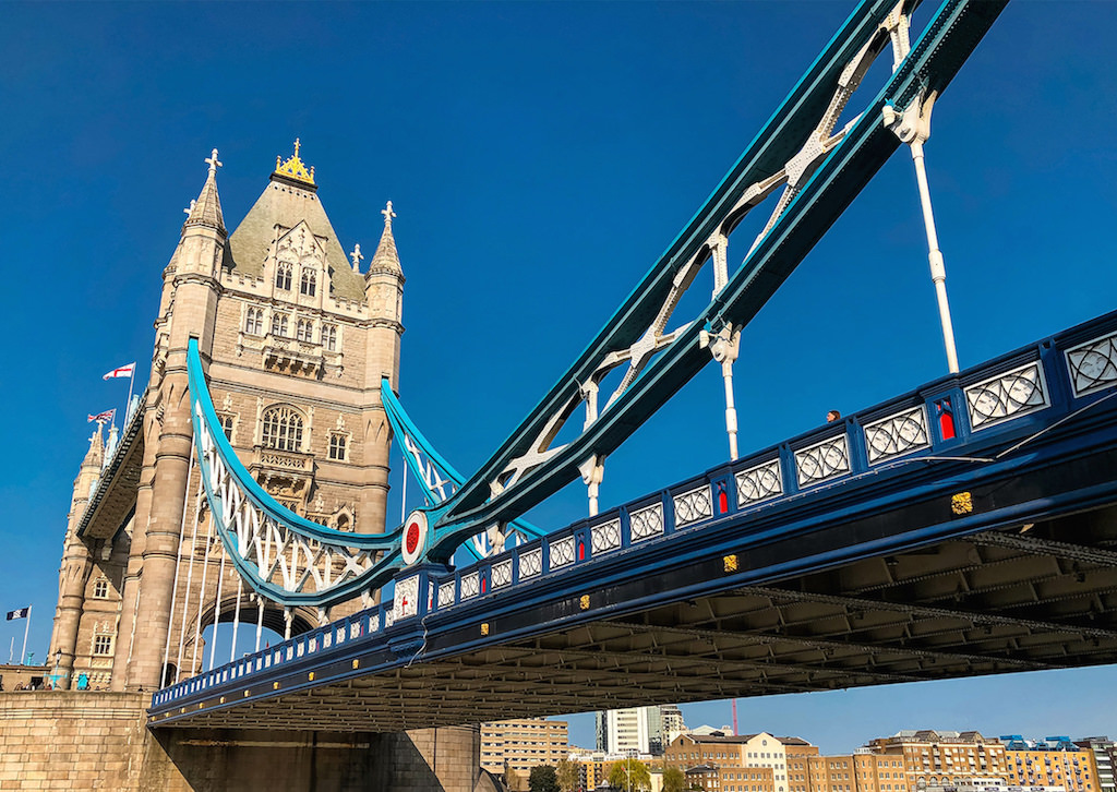 TowerBridge_WithoutPerspectiveCorrection